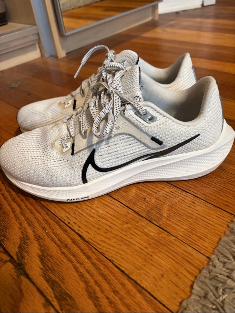 EUC Women’s Nike Air Zoom Pegasus 40 Running Shoes Size 9